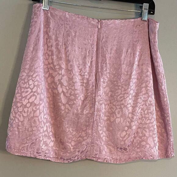 Blue Blush Purple Leopard Satin Mini Skirt || SZ L - Picture 8 of 13